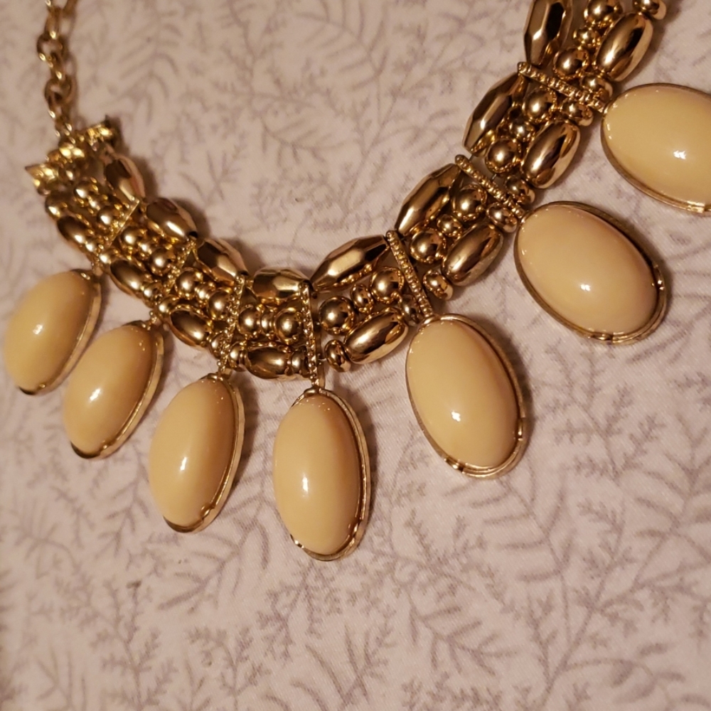 Adjustable gold necklace